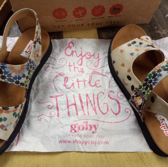 🆕Goby SandalsNEW🍀Size 11🍀New in box📦 fits to size,lovey neutral color print - Picture 9 of 16